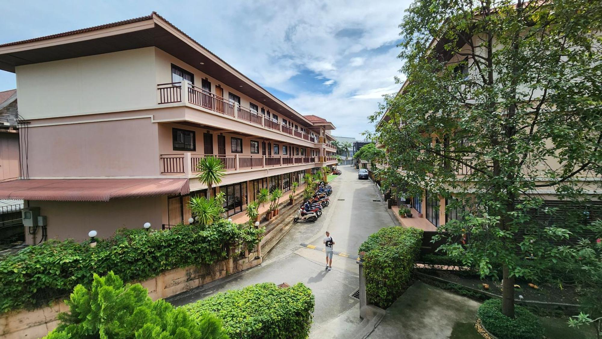 Panupong Hotel Chaweng  Exterior photo